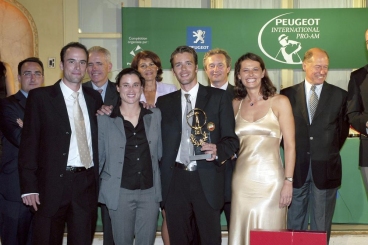 Das deutsche Siegerteam (1. Reihe, v.l.n.r.): Patrick Herresthal (Saarbrcken), Golfprofi Marine Monnet (Frankreich), Alexander Kowalewski (Hamburg) und Claudia Gruber (Leipzig).